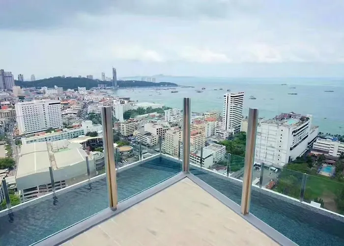 The Base 网红公寓 市中心核心区顶层无边泳池俯瞰整个芭堤雅海湾