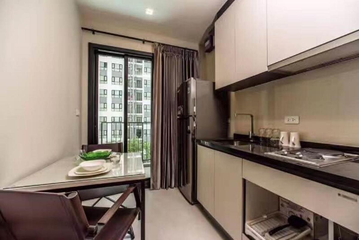 The Base 网红公寓 市中心核心区顶层无边泳池俯瞰整个芭堤雅海湾 Apartment