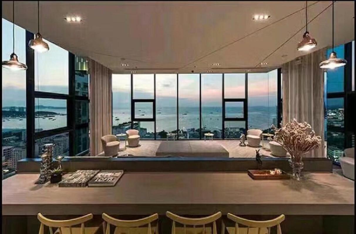 The Base 网红公寓 市中心核心区顶层无边泳池俯瞰整个芭堤雅海湾 * Pattaya